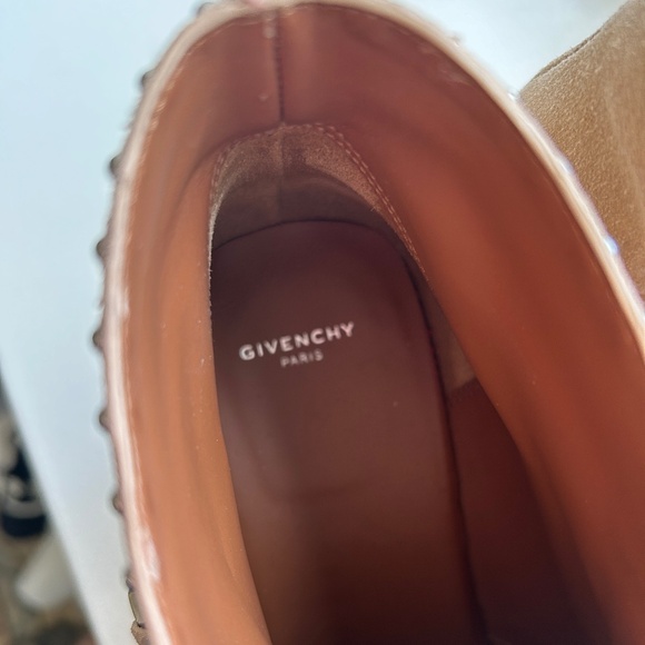 Givenchy - Picture 4 of 4